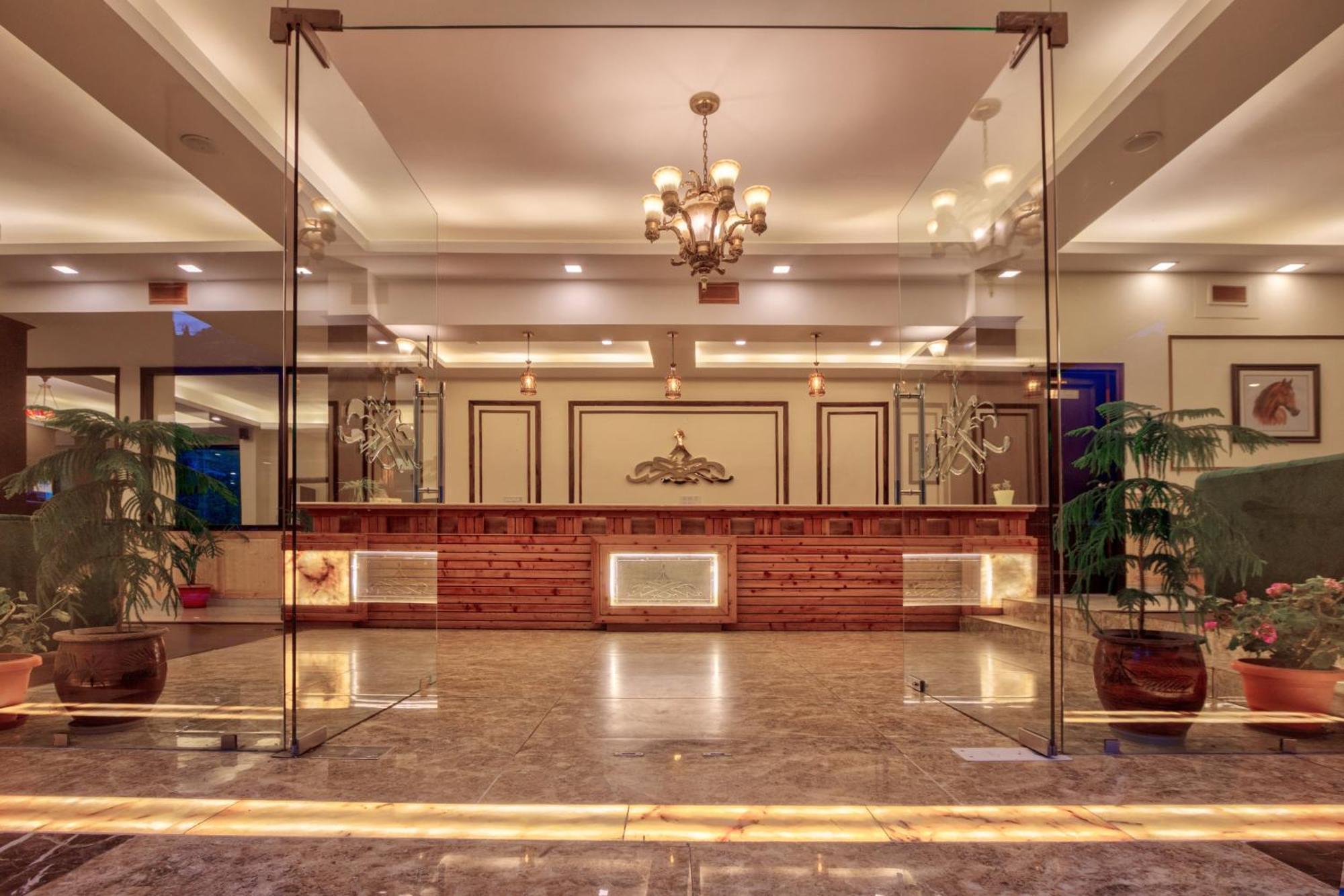 The Katoch Grand Resort Manāli Exterior foto